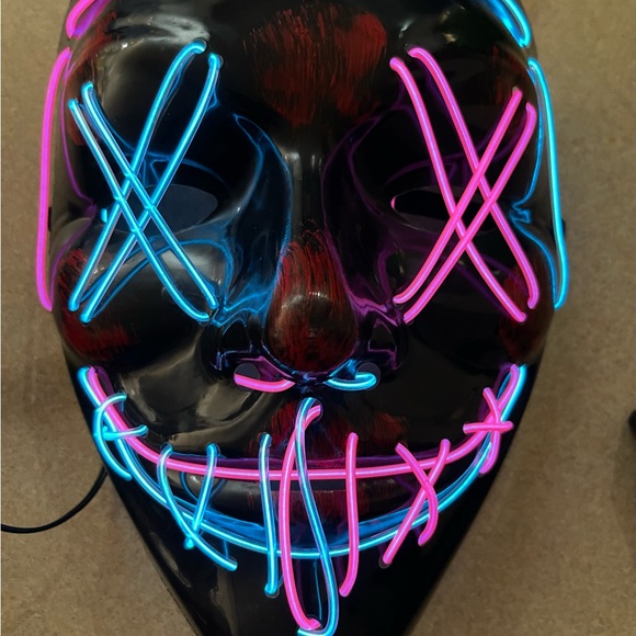 LED Light-Up Clown Mask - Picture 4 of 14